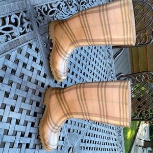 Pink Burberry  Novacheck  rain boots